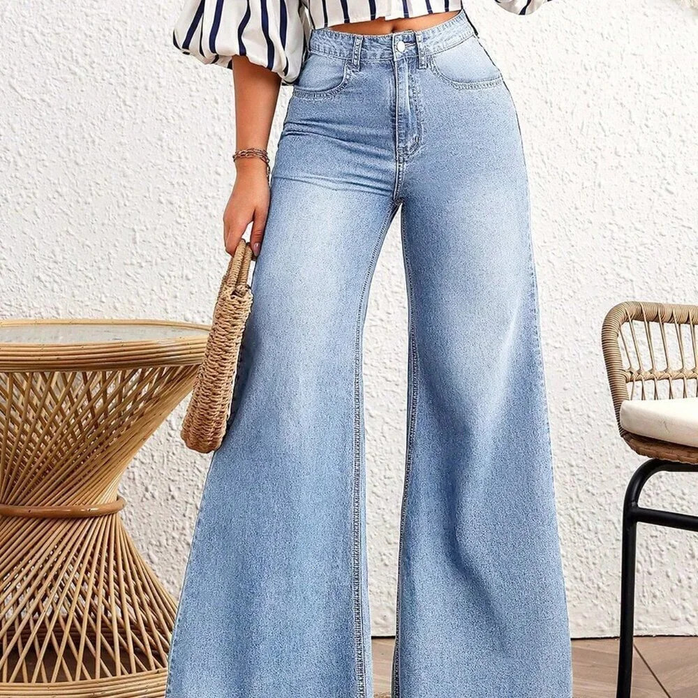 Light Wash Casual Women's Loose Fit Wide Leg Jeans w/Pockets - Picture 1 of 7